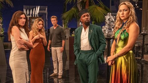 New Glass Onion: A Knives Out Mystery Trailer Has A Killer Hiding In ...