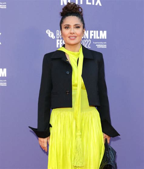 Salma Hayek et François Pinault amoureux elle ose une robe fluo un