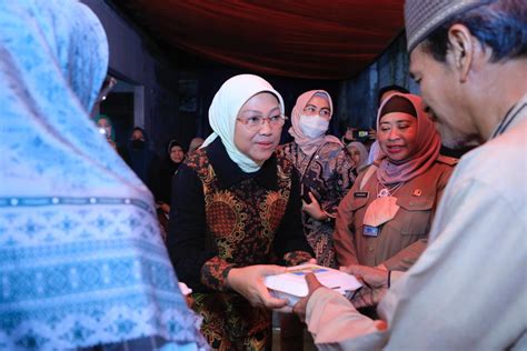 Menaker Dirikan Dapur Umum Bagi Korban Kebakaran Di Mampang Prapatan