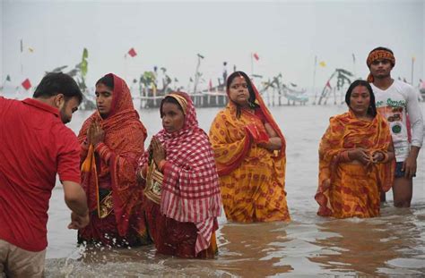 Photo Gallery: Devotees perform Chhath Puja rituals | News | Zee News