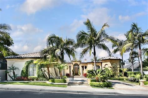 Love The Palm Trees Outside House Styles Dream House Palm Trees