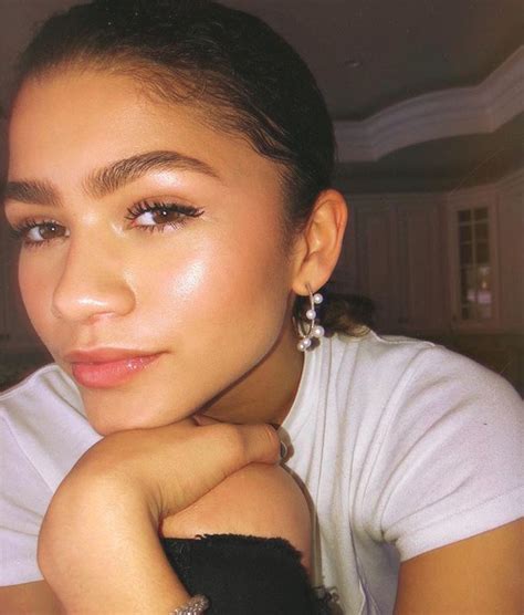 Pin By Ernest Jr On Zendaya Zendaya Makeup Zendaya Makeup Looks