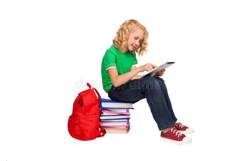 Petite Fille Blonde S Asseyant Sur Le Plancher Pr S Des Livres Et Du Sac Photo Stock Image Du