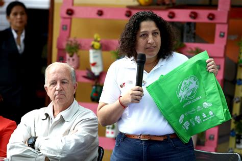 Ministra Fabiola Muñoz lidera campañas de educación ambiental en