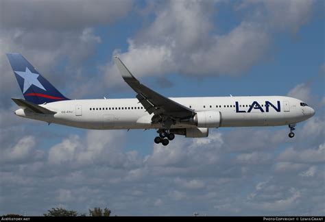 Aircraft Photo of CC CXJ Boeing 767 316 ER LAN Airlines Línea