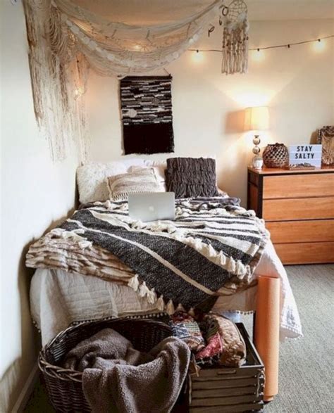 51 Elegant Dorm Room Decorating Ideas Godiygo Com