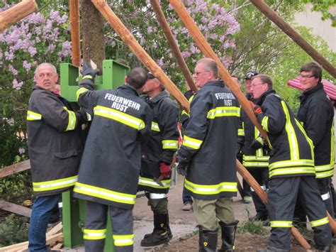 Maibaum Aufstellen Freiwillige Feuerwehr Rust