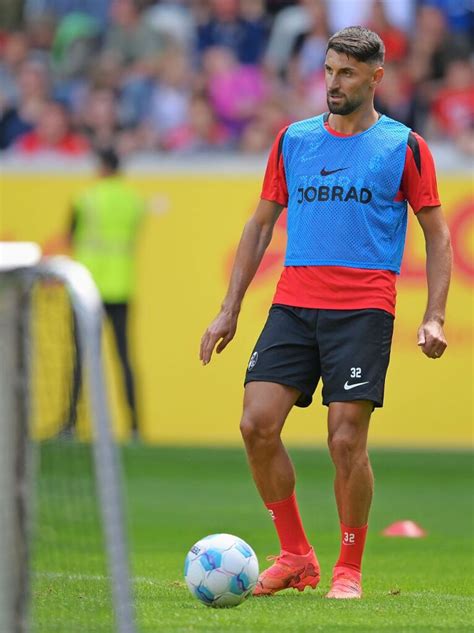 Fotos Neuzug Nge R Ckkehrer Schuster So Lief Der Trainingsauftakt