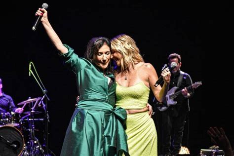 Luiza e Zizi Possi cantam juntas em show especial de Dia das Mães