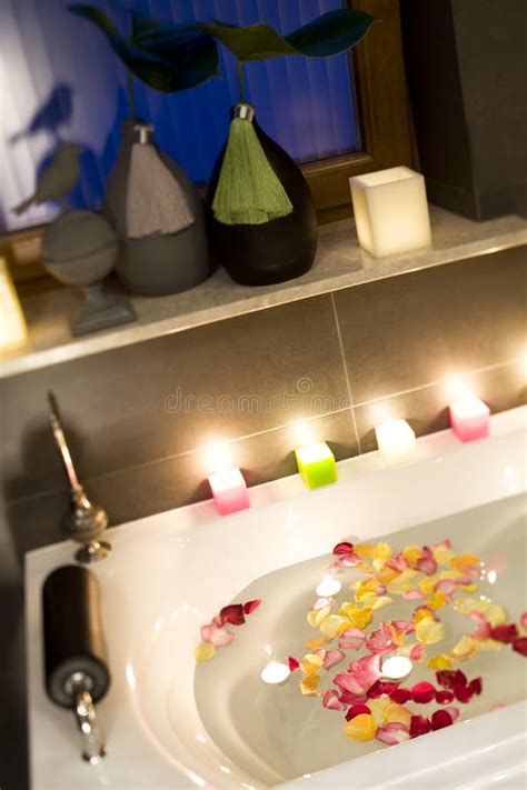 Candles and roses bathtub stock photo. Image of faucet - 23237582