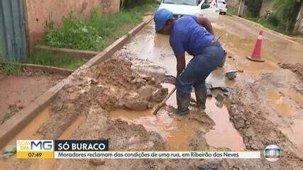 Moradores reclamam de rua esburacada em Ribeirão das Neves DF2 G1