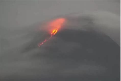 Bpptkg Catat Volume Kubah Lava Tengah Kawah Gunung Merapi Naik Jadi