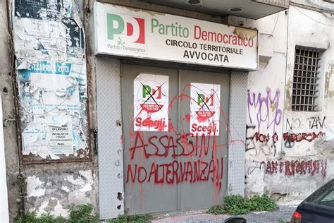 A Napoli Vandalizzata La Sede Del Pd Dell Avvocata Vernice Rossa E