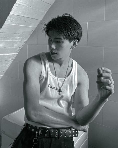 Hot boy ảnh thẻ đẹp không thua kém tài tử điện ảnh Hong Kong Làm 4 công việc cùng một lúc từ