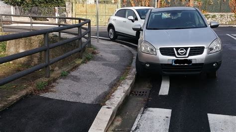 Isola Del Liri Palo Sul Marciapiede Blocca I Disabili Tg Info