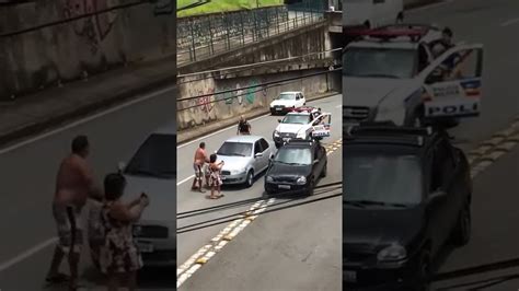 Flagrante Treta Briga De Tr Nsito Em Po Os De Caldas Carro Bate Na