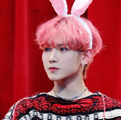 Also Uh Yeosang W Pink Hair Pink Hair Attractive People I Need You Love