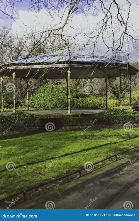 Detail of St Stephen`s Green Park in Dublin City Centre Featurin ...