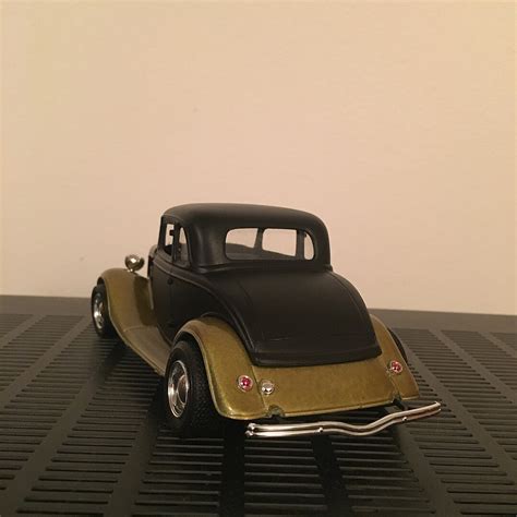 Ford Window Coupe Street Rod Plastic Model Car Vehicle Kit