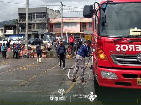 LIMPIEZA DE LA PLAZA 18 DE OCTUBRE GADMIC Saquisilí