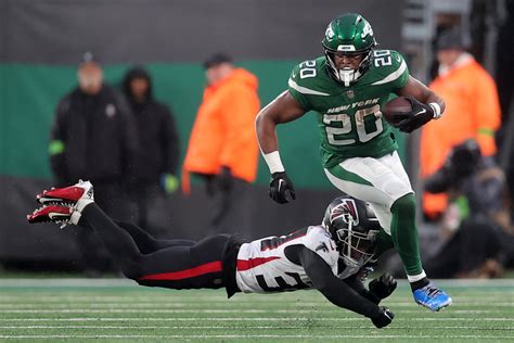 New York Jets Running Back Breece Hall Talks Leadership Chasing