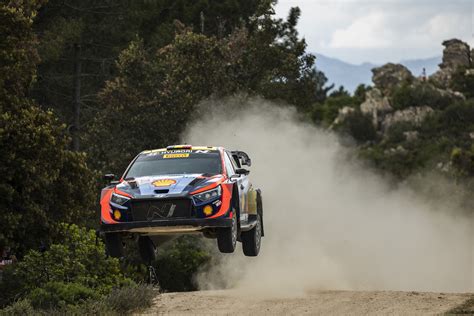 Neuville Et Hyundai Tout Proches De La Victoire Suivez Le Rallye De