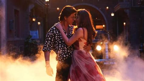 Watch Jawan Song Chaleya Shah Rukh Khan Woos Nayanthara With His Charm