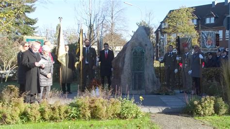 Volkstrauertag Kranzniederlegung Am Ehrenmal Des TuS 08 Lintorf St