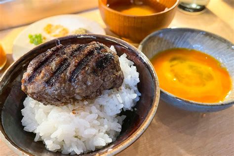 炭火焼きハンバーグと炊き立てご飯を食べたいならここ 渋谷駅から徒歩5分の「挽肉と米」 話題の画像プラス