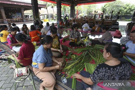 Menyucikan Diri Melalui Upacara Melasti Jelang Hari Nyepi Di Bali