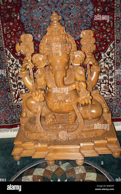 ganapathi ganesha idol Stock Photo - Alamy