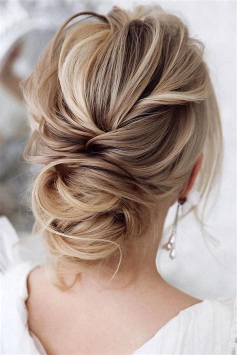 Wedding Updos Guide Looks Expert Tips Faqs Classic