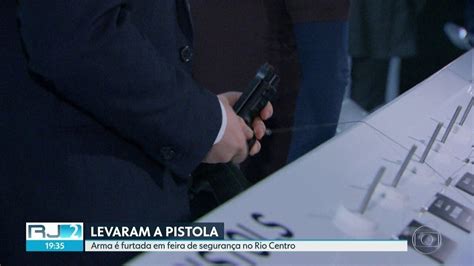 Vídeo Arma é roubada em maior feira de segurança da América Latina RJ G