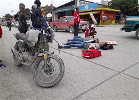 Motociclistas Chocan Contra Una Camioneta