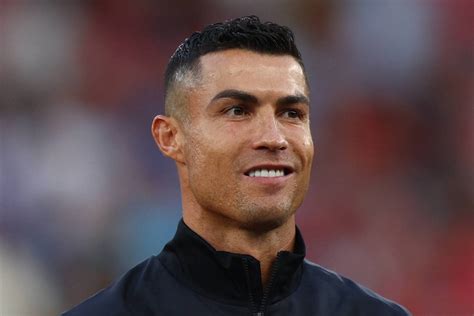 Cristiano Ronaldo se torna a primeira pessoa a atingir 1 bilhão de