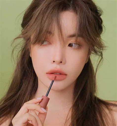Cập nhật ngay xu hướng son kem hot trend hiện nay để trang điểm cho đôi môi thêm xinh đẹp