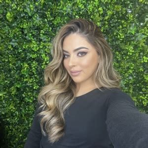 Christina A Stylist Hair Makeup Artist Influencer Theright Fit