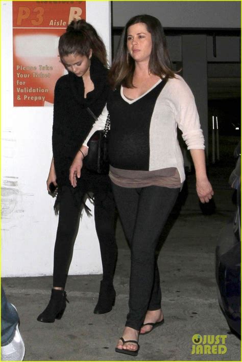 Selena Gomez: Movie Date with Pregnant Mom Mandy!: Photo 2883386 ...