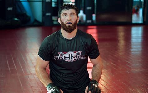 Fora do jogo Ex campeão expõe relação entre UFC e Magomed Ankalaev