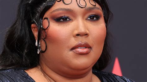 Lizzo Sounds Off After Kanye West S Bizarre Comments About Her Weight