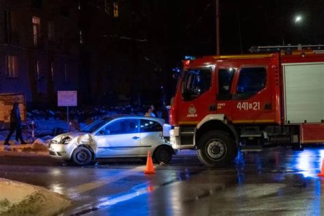 Wypadek wozu strażackiego w Jaśle Kobieta trafiła do szpitala Jaslo info