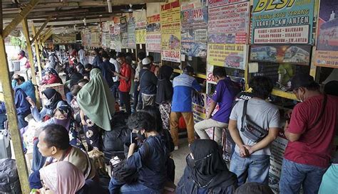 Minggu Ketiga Ramadan Pemudik Mulai Ramai Di Terminal Bayangan Pondok