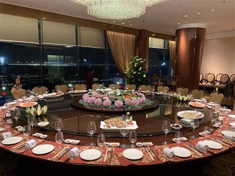 Large Banquet table for 40 image - Free stock photo - Public Domain photo - CC0 Images