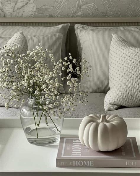 Stylish Bedroom With Neutral Fall Décor Ideas Soul Lane