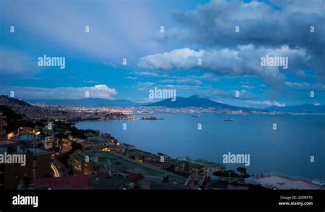 Vulcano Vesuvio E Il Golfo Di Napoli Immagini E Fotografie Stock Ad