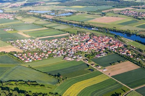 Untertheres Aus Der Vogelperspektive Dorfkern An Den Fluss