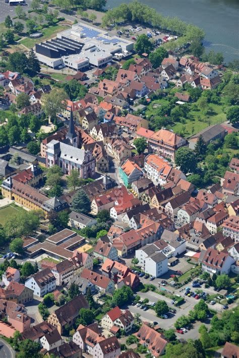 Luftaufnahme Veitshöchheim Ortskern am Uferbereich des Main