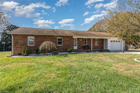 4104 Wickenham Rd Walkertown Nc 27051 See Est Value Schools And More