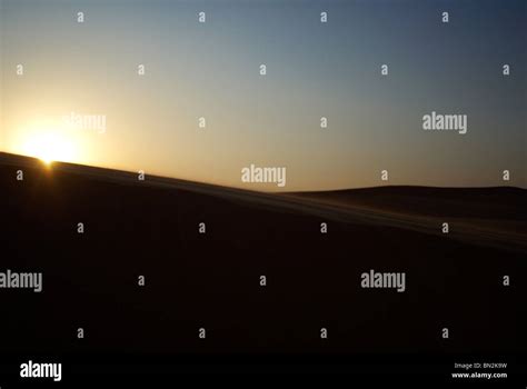 Dubai desert sunset hi-res stock photography and images - Alamy