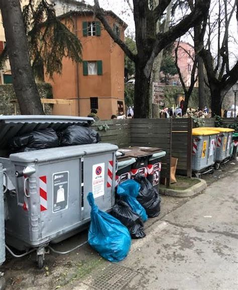 Presepe Tra I Rifiuti Abbandonati Ci Vuole La Raccolta Porta A Porta